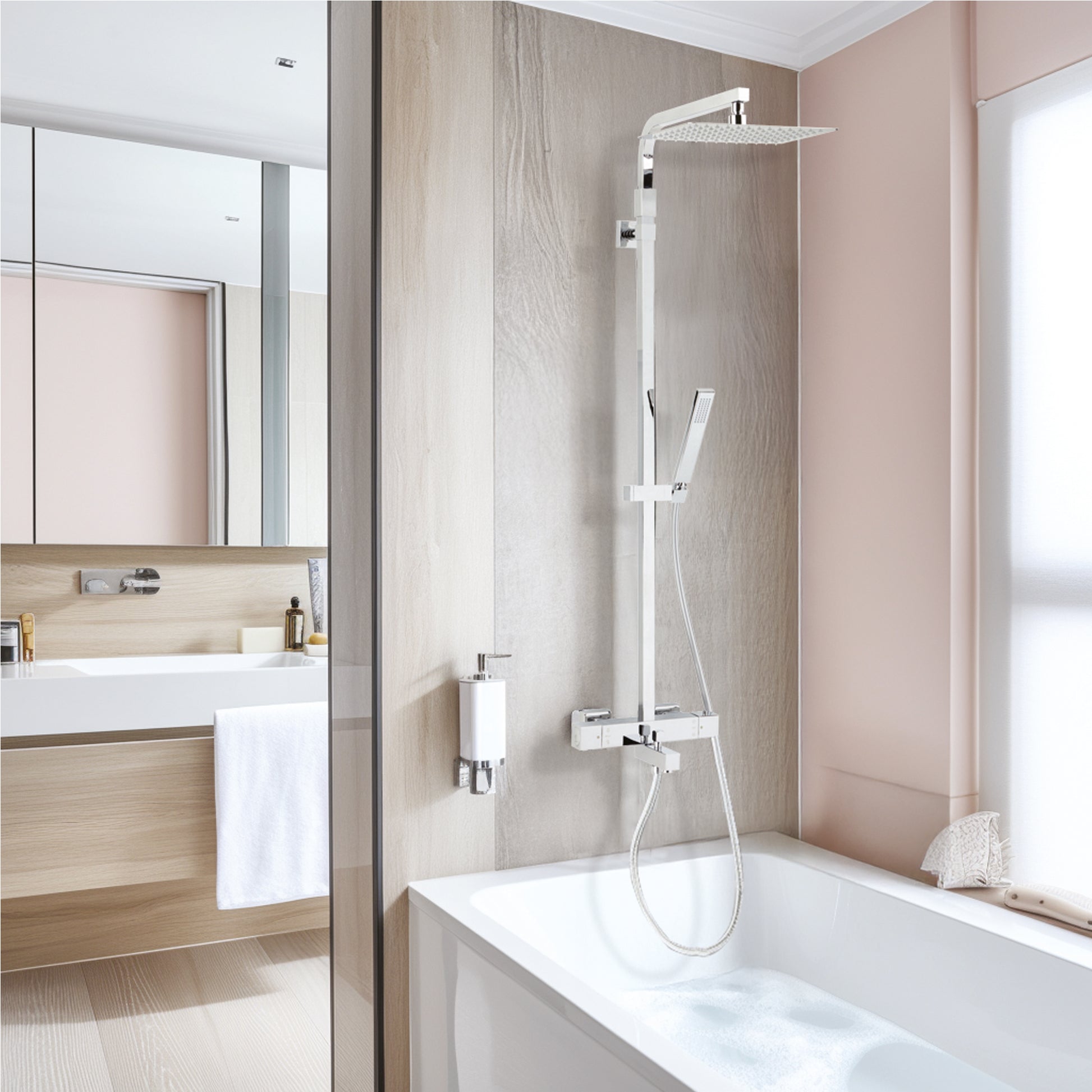 Photo d'ambiance du combiné bain-douche Touareg 300 sans tablette