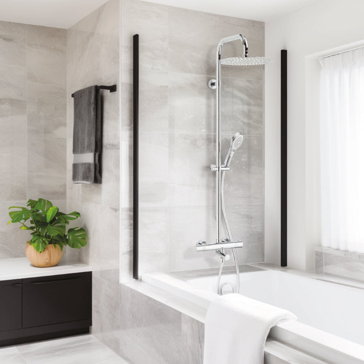 Photo d'ambiance du combiné bain-douche Opium 300 sans tablettes